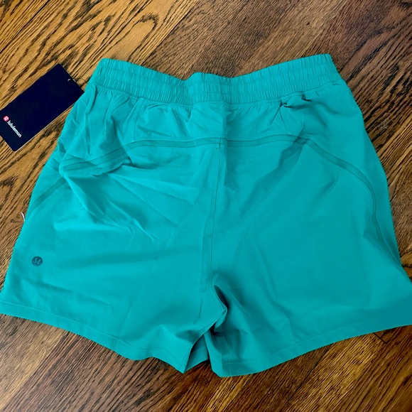 Lululemon Men’s Pace Breaker Running Short 5” - Picture 2 of 4